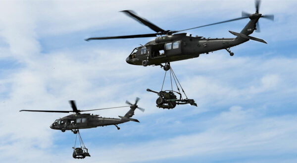 Uh-60 black hawk, Helicopter, Flight image. https://pixabay.com/users/military_material-5427301/